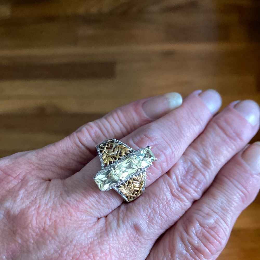 Woman’s Ring